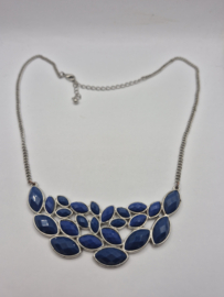 Collier met blauwe steentjes