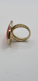 Goudkleurige ring met rode steen VERKOCHT