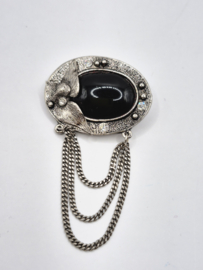 Broche met zwarte steen