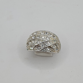 Ring met kristallen