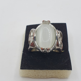 Ring met maansteen