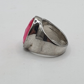 Forse ring met roze steen