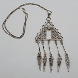 Ketting met filigree hanger