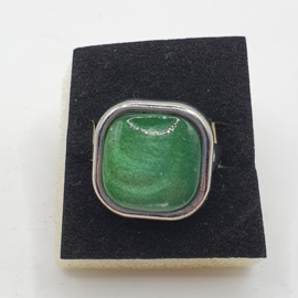 Ring met groene steen