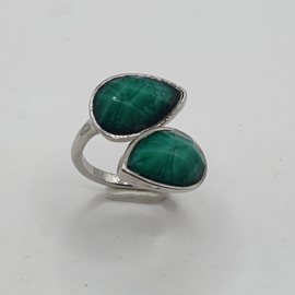 Ring met groene steen VERKOCHT 