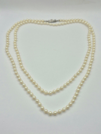 Ketting met kleine pareltjes VERKOCHT