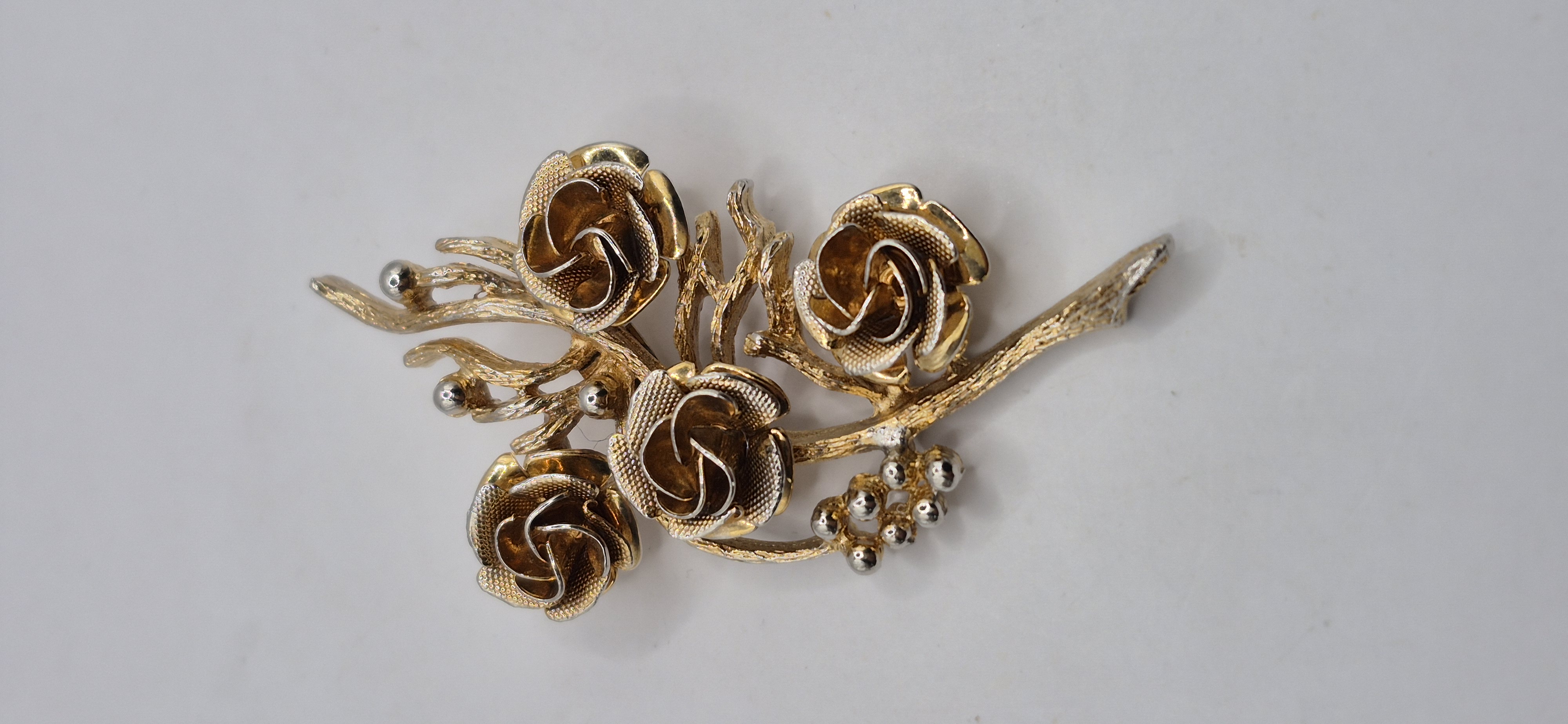 Vintage Coro broche met roosjes VERKOCHT