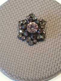 Broche met strass steentjes. VERKOCHT