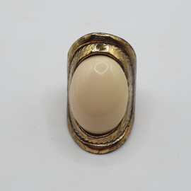 Koperen ring met crème steen