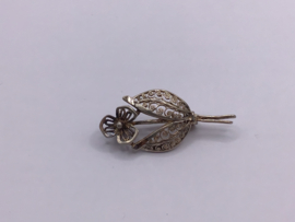 Filigree broche