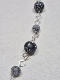 Ketting met grijze kralen