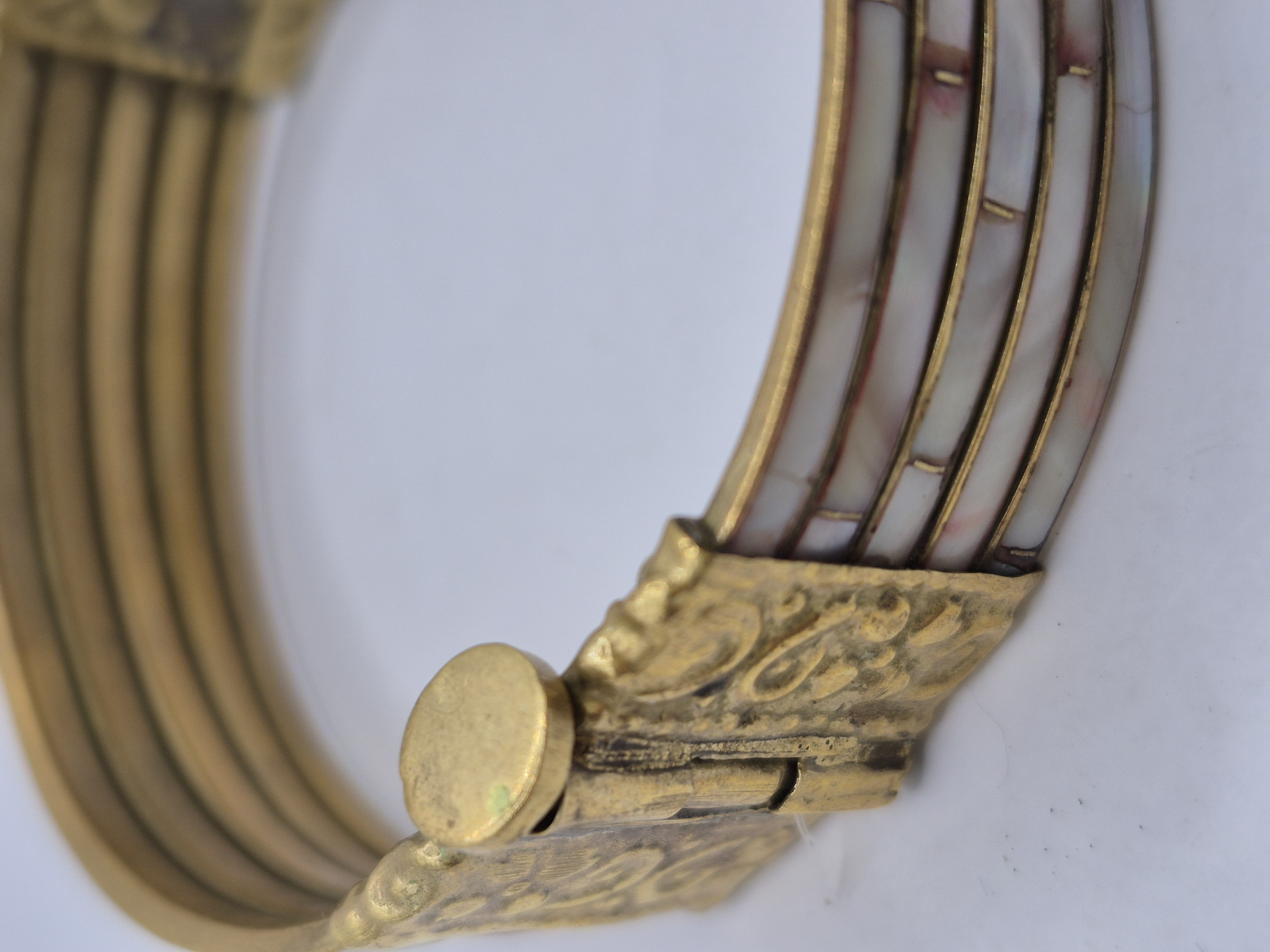 Koper en parelmoer armband