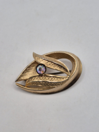 Goudkleurige broche met kristal
