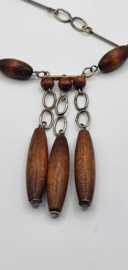 Retro ketting met houten kralen