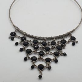 Collier met zwarte kraaltjes