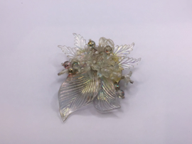 Witte broche