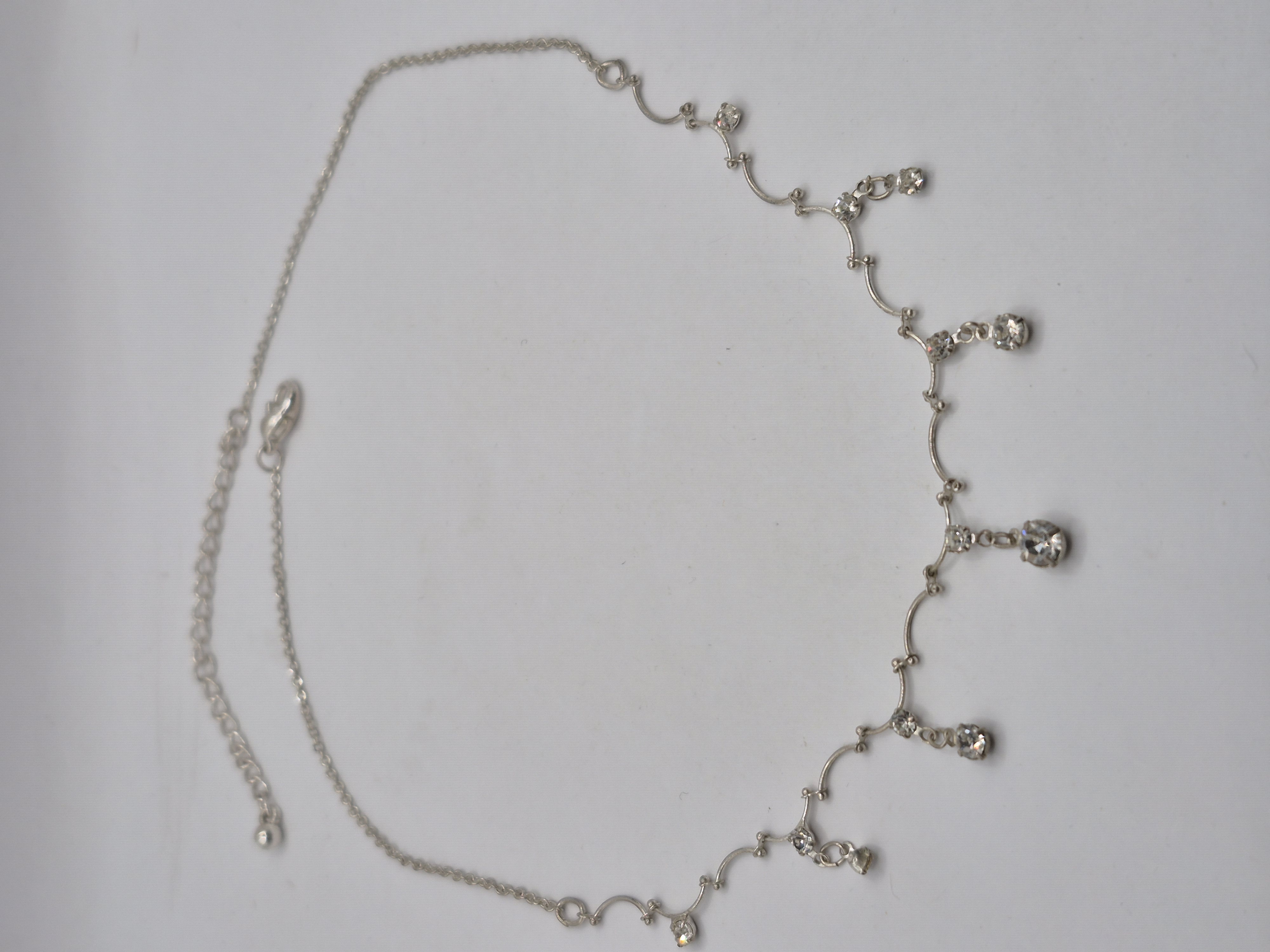 Fijne ketting met kristalsteentjes