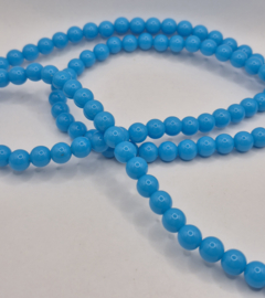 Turquoise gekleurde kralenketting