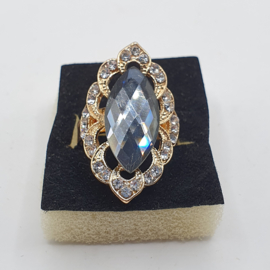 Ring met kristal