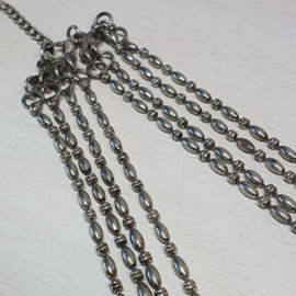 Lange metalen ketting