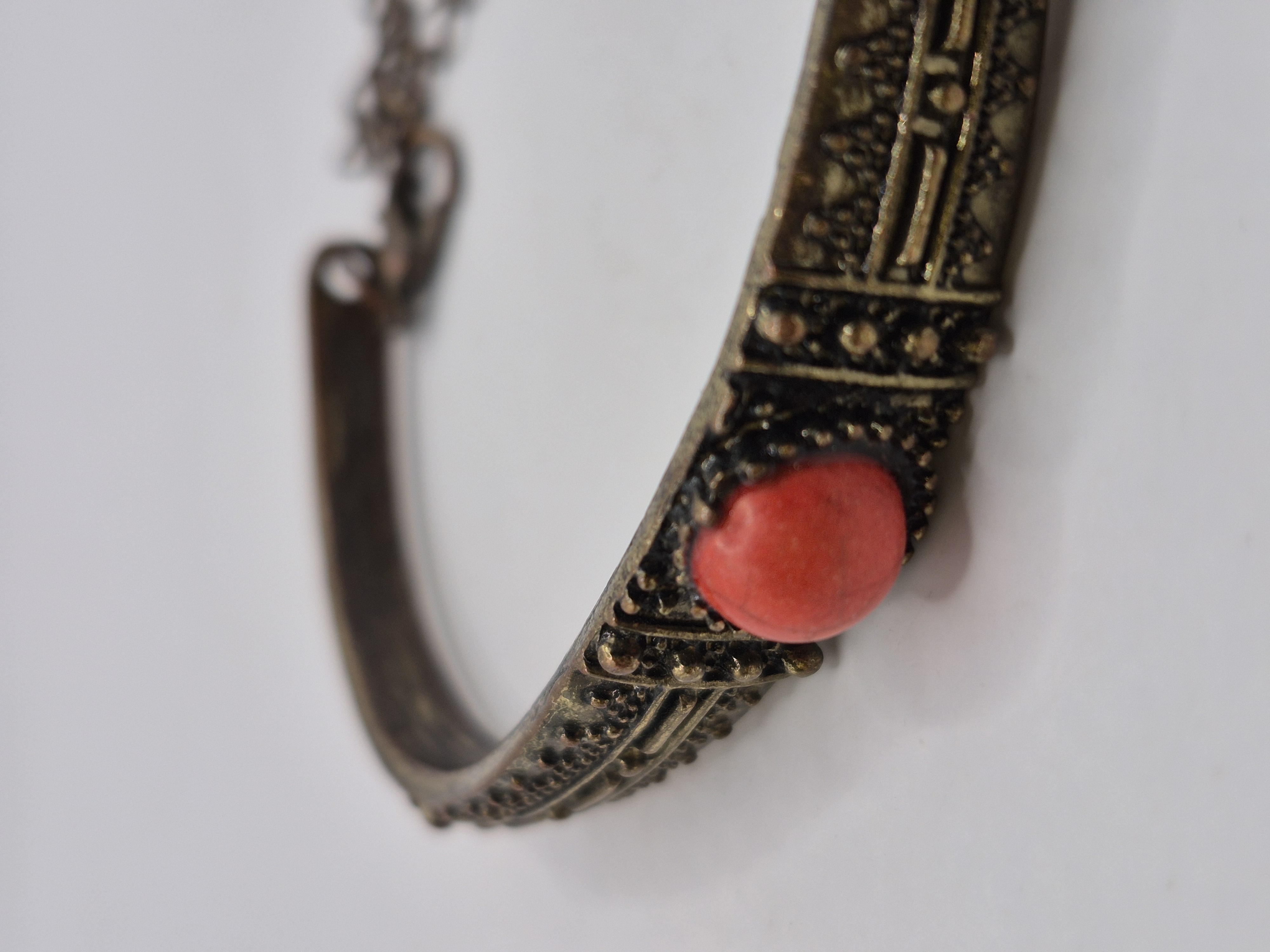 Bronzen armband met rode steen VERKOCHT