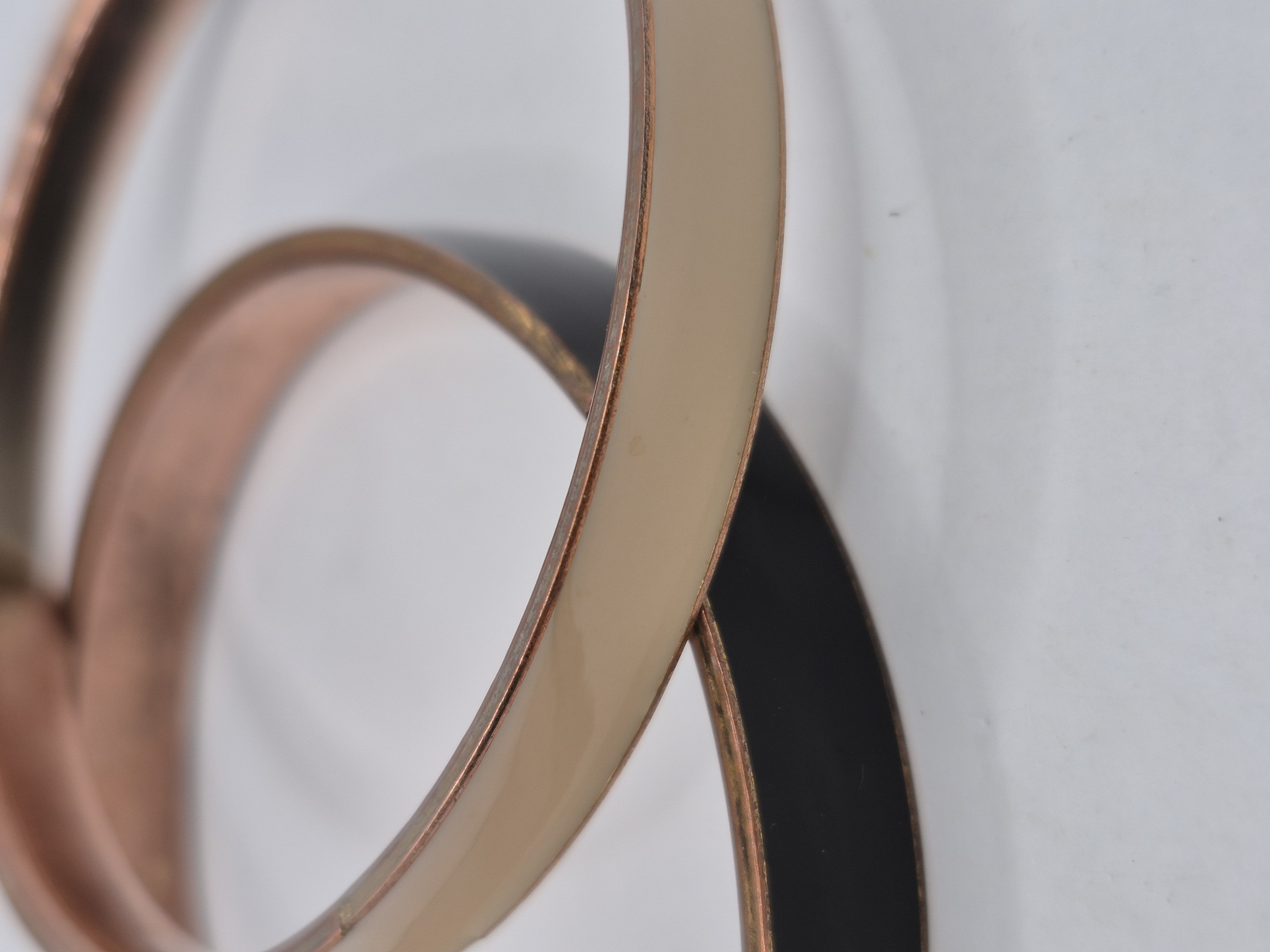 2 geëmailleerde armbanden