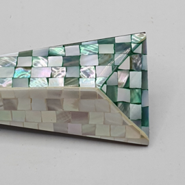 Broche met parelmoer