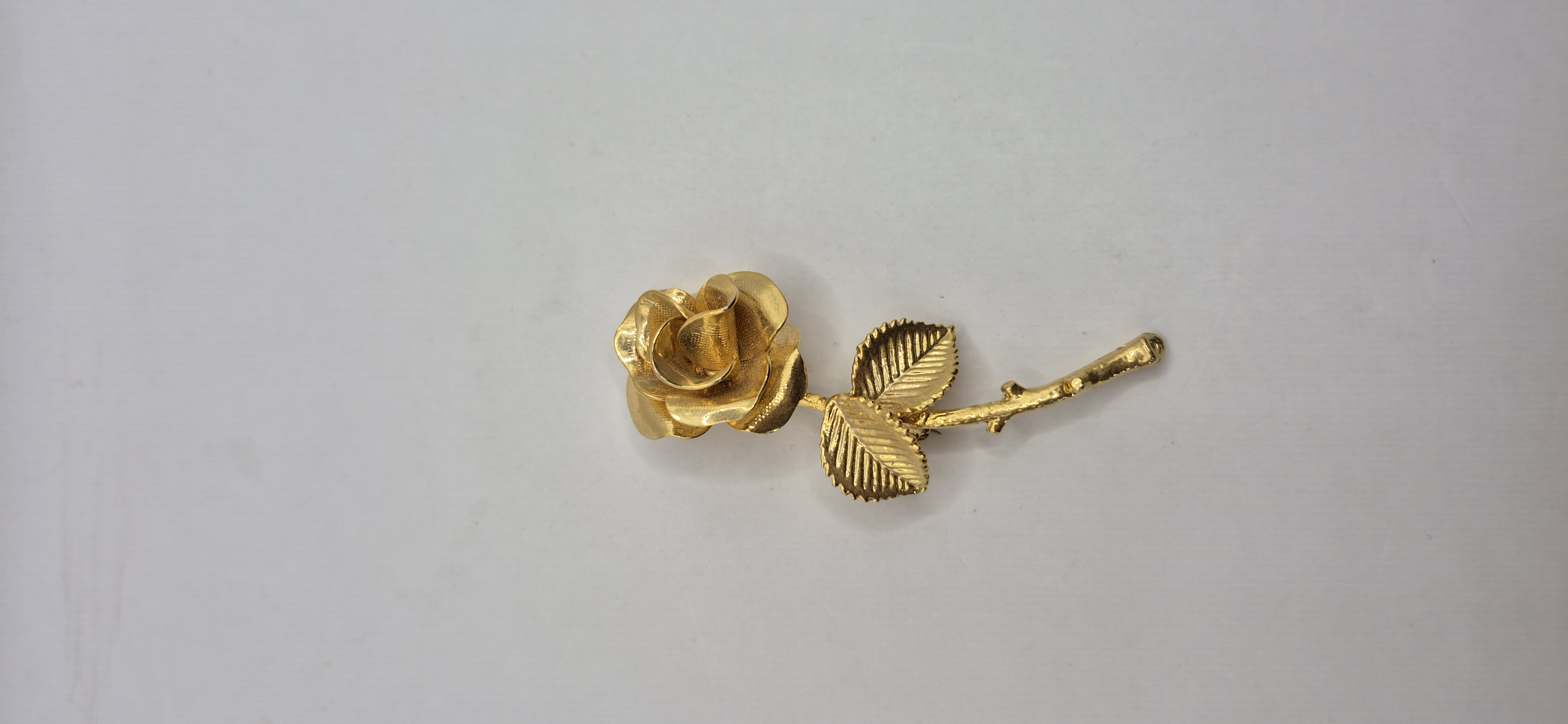 Goudkleurige roos broche VERKOCHT