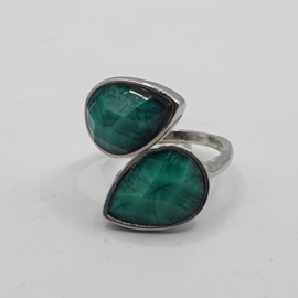 Ring met groene steen VERKOCHT