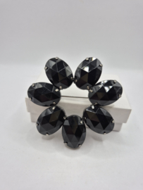 Grote zwarte broche