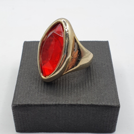 Ring met rode steen