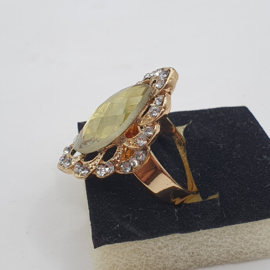 Ring met kristal