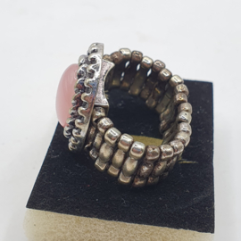 Ring met roze steen