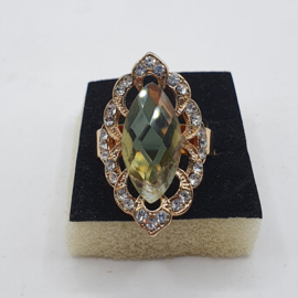 Ring met kristal