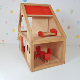 Houten Poppenhuis Met Meubels En Poppetjes - Tweedehands