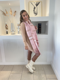 Burberry look sjaal roze - Anouk | Oeps te laat...