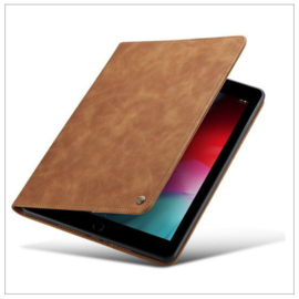 CaseMania Suede SlimTablet Case - iPad Air/iPad 9.7 2017/2018 - Bruin