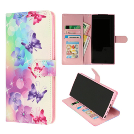 Book Case Geschikt voor iPhone 16e / iPhone 17e - Vlinders Printje - Ruimte voor 3 pasjes