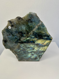 Labradoriet sculptuur Nr 223.