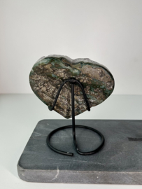 Amethist hart op standaard - 294 gram.