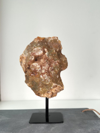 Roze Amethist op standaard - 462 gram.