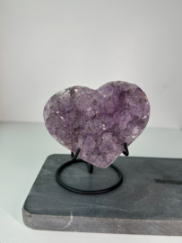 Amethist hart op standaard - 294 gram.