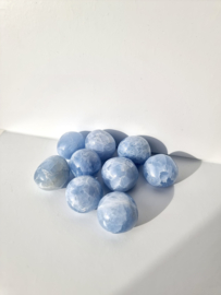 Blauwe Calciet trommelsteen.