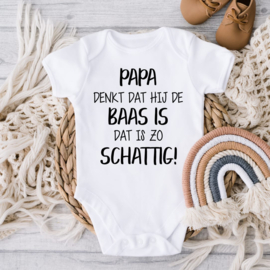 Papa denkt dat hij de baas is