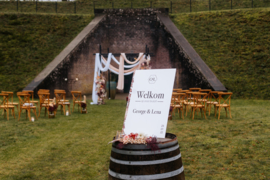 Welkomstbord bruiloft  | minimalistische confetti 'Julian & Stella"
