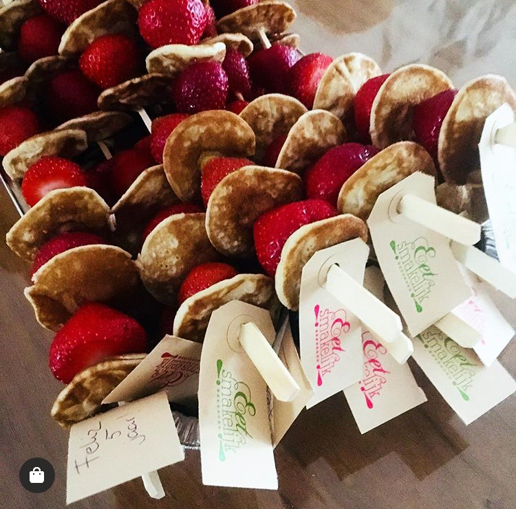 eet smakelijk, poffertjes met aardbei traktatie sinterklaas, kerstdiner school makkelijk