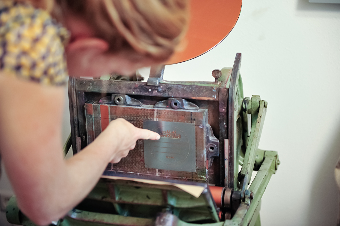 Wat is letterpress? Hoe werkt letterpress? geboortelkaartjes, trouwkaarten letterpress goedkoop