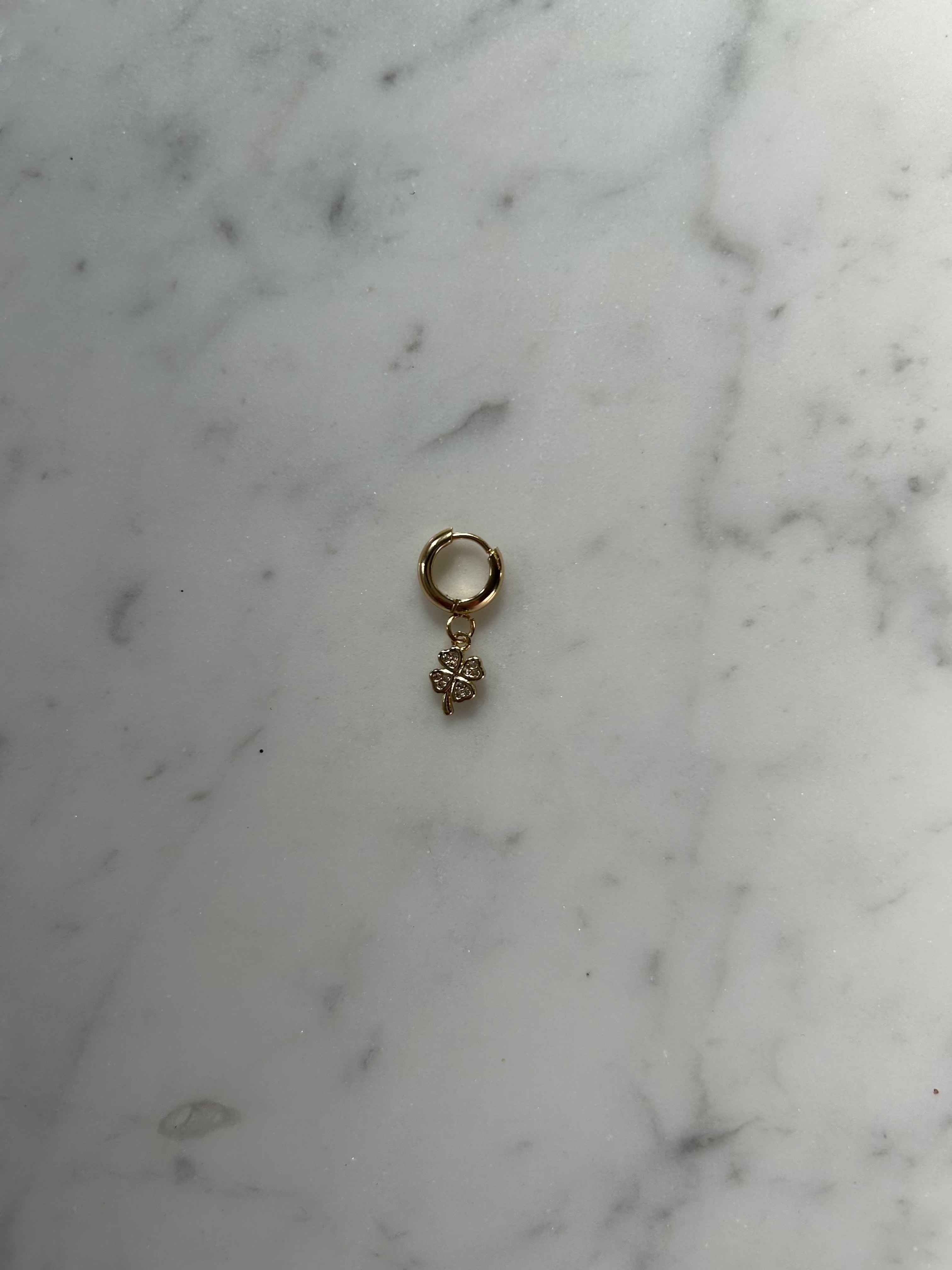 Golden bling clover