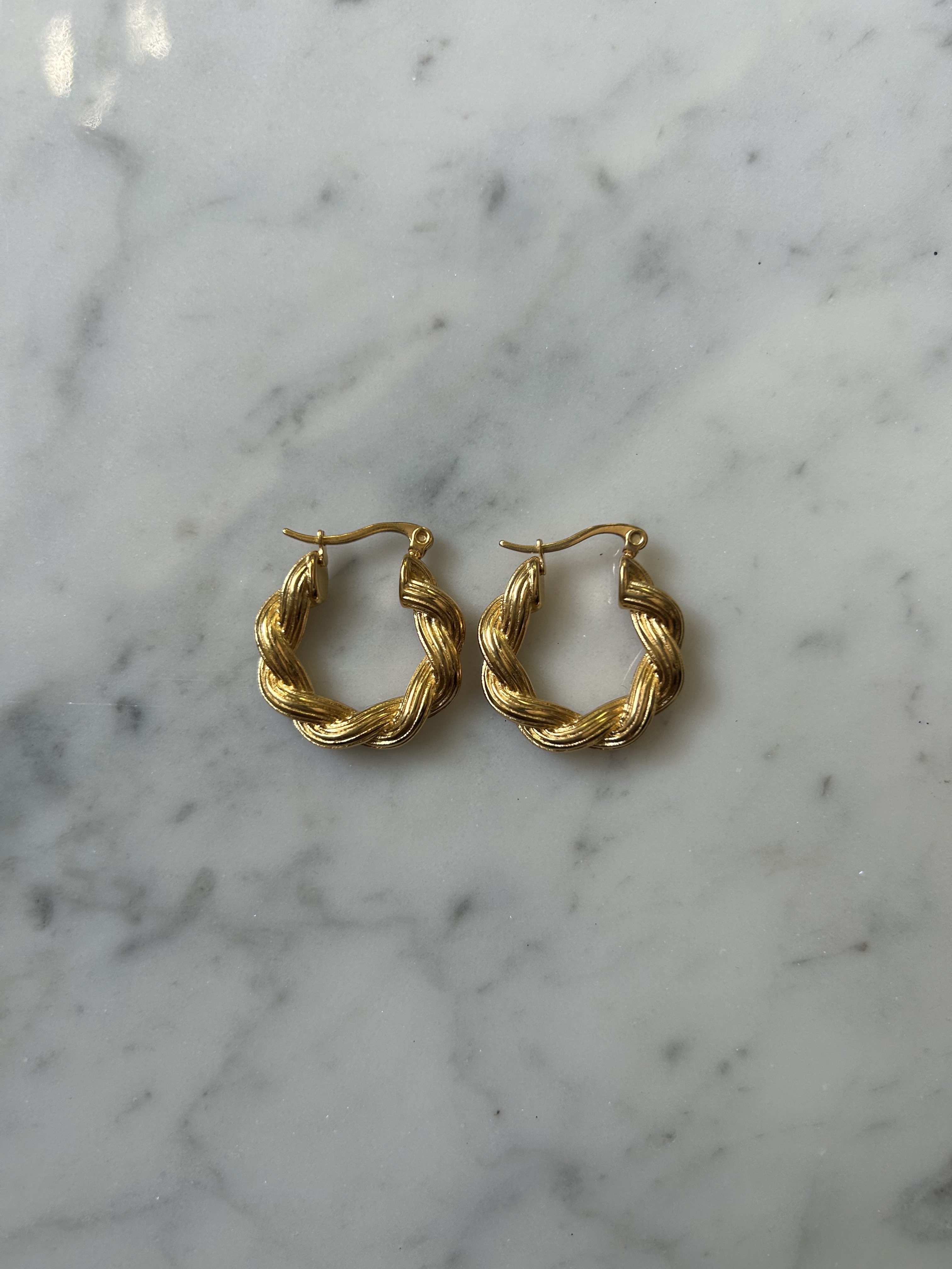 Golden special twisted hoops
