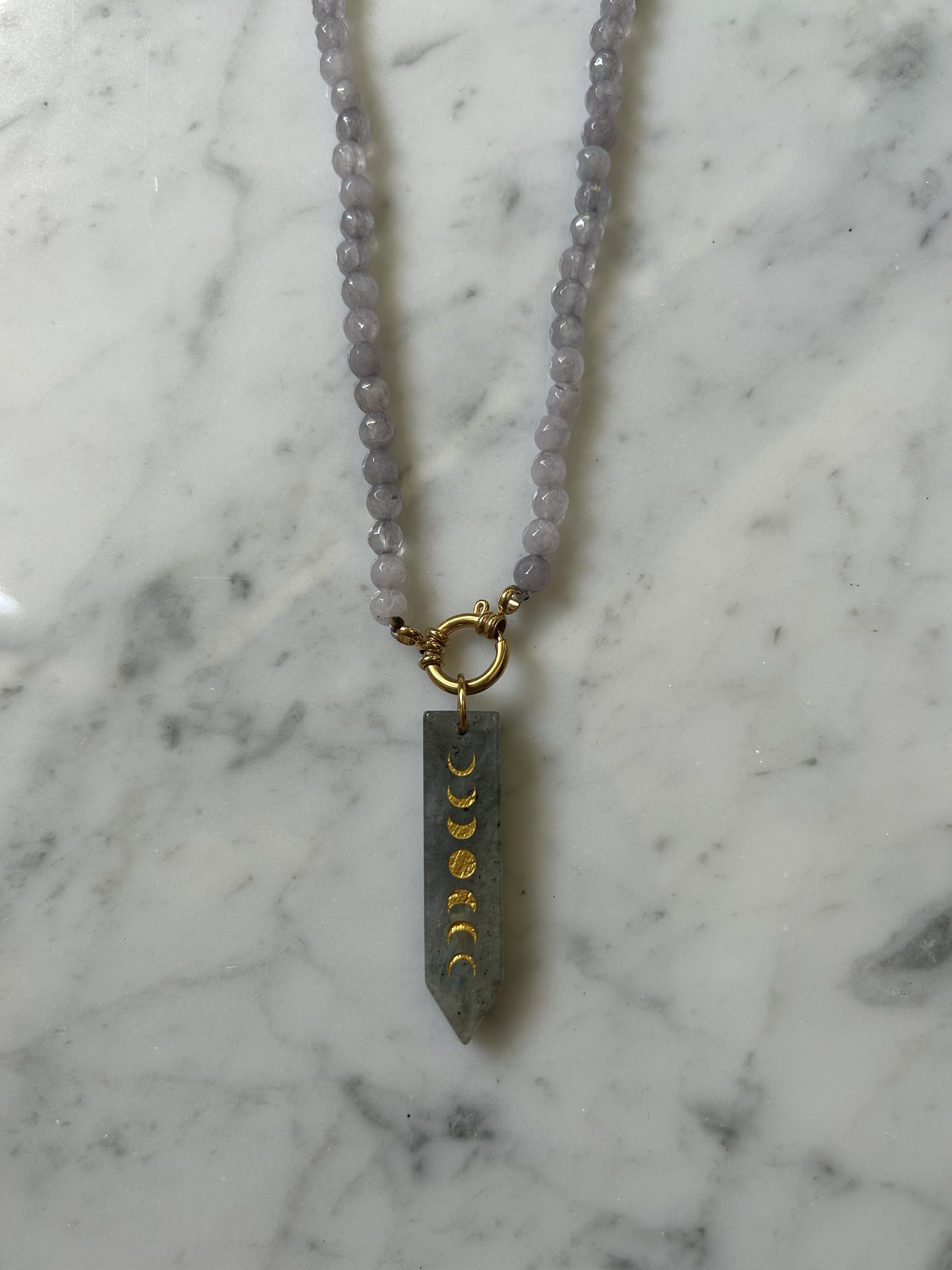 Kralenketting - Licht grijs jade (kleine kraal)